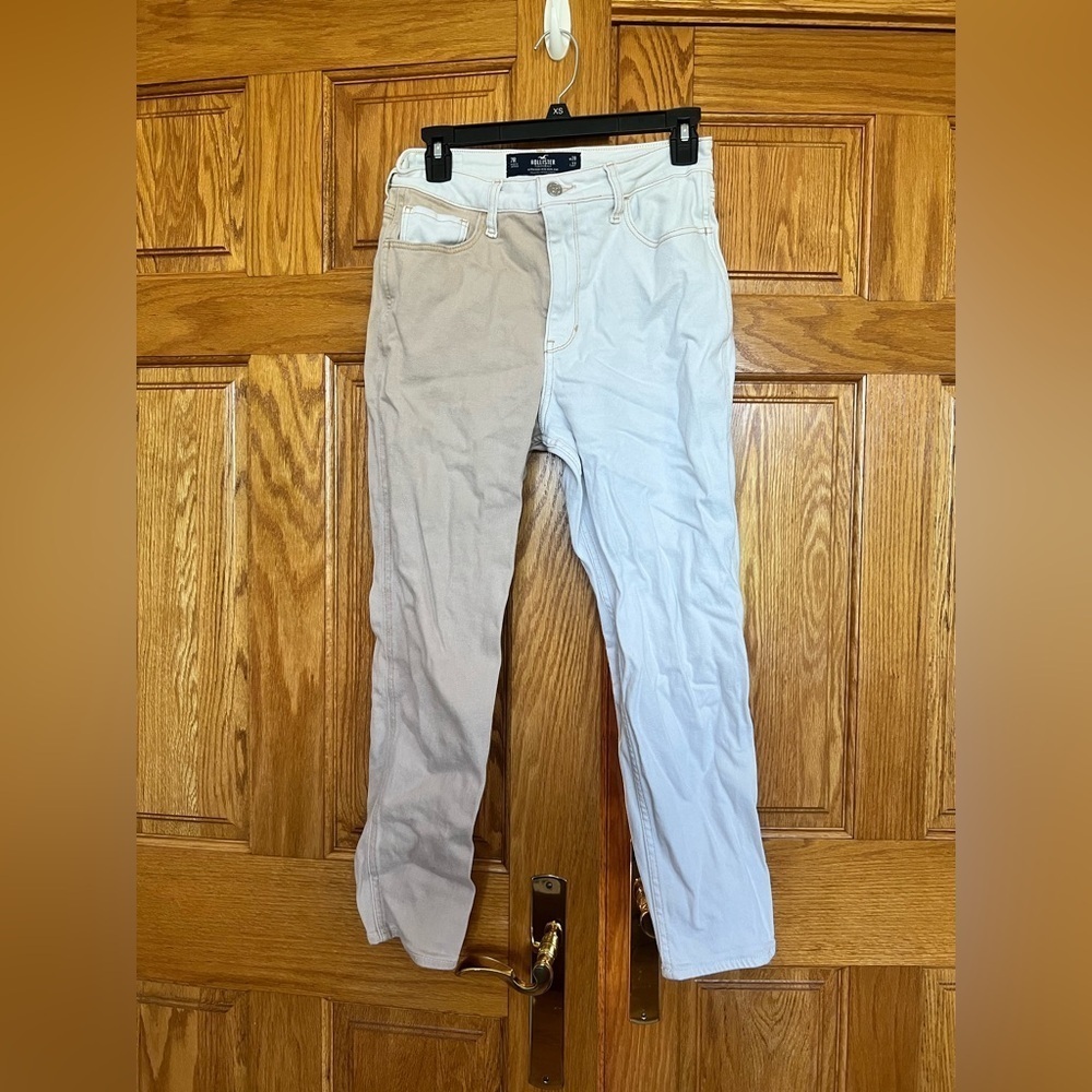 Hollister - Two Toned Ultra High Rise Mom Jeans - Neutral Colors